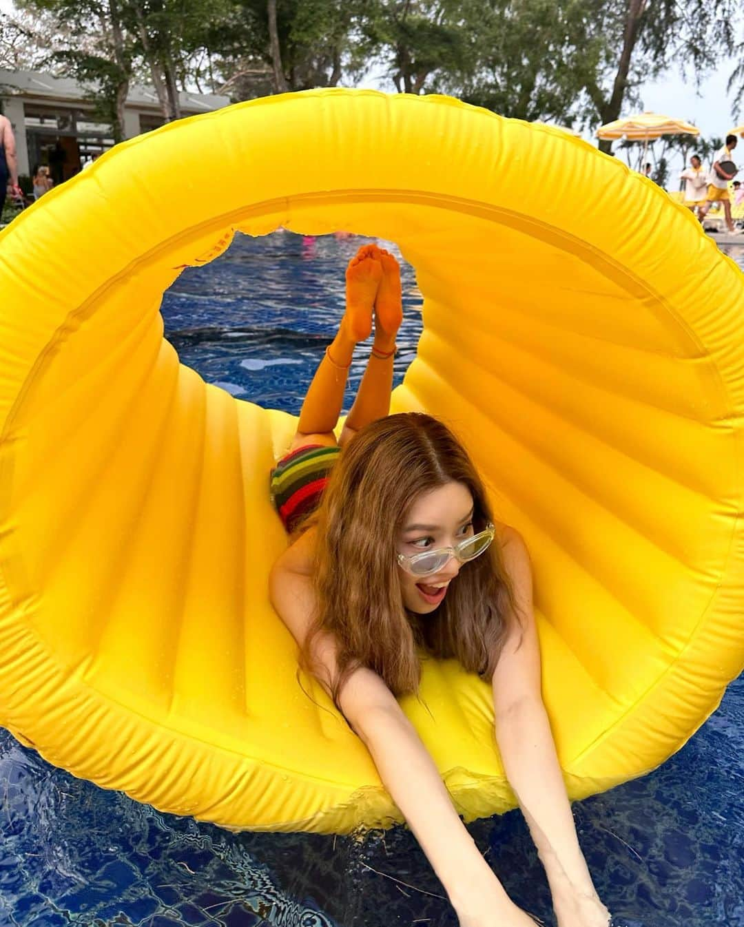 グレース＝カンクラオさんのインスタグラム写真 - (グレース＝カンクラオInstagram)「Wrap up 💦🔫💕🐶 @thestarskyverse #thestandardpoolparty #songkranpoolparty #thestandardhuahin #thestandardhotels」4月19日 14時48分 - gracekanklao