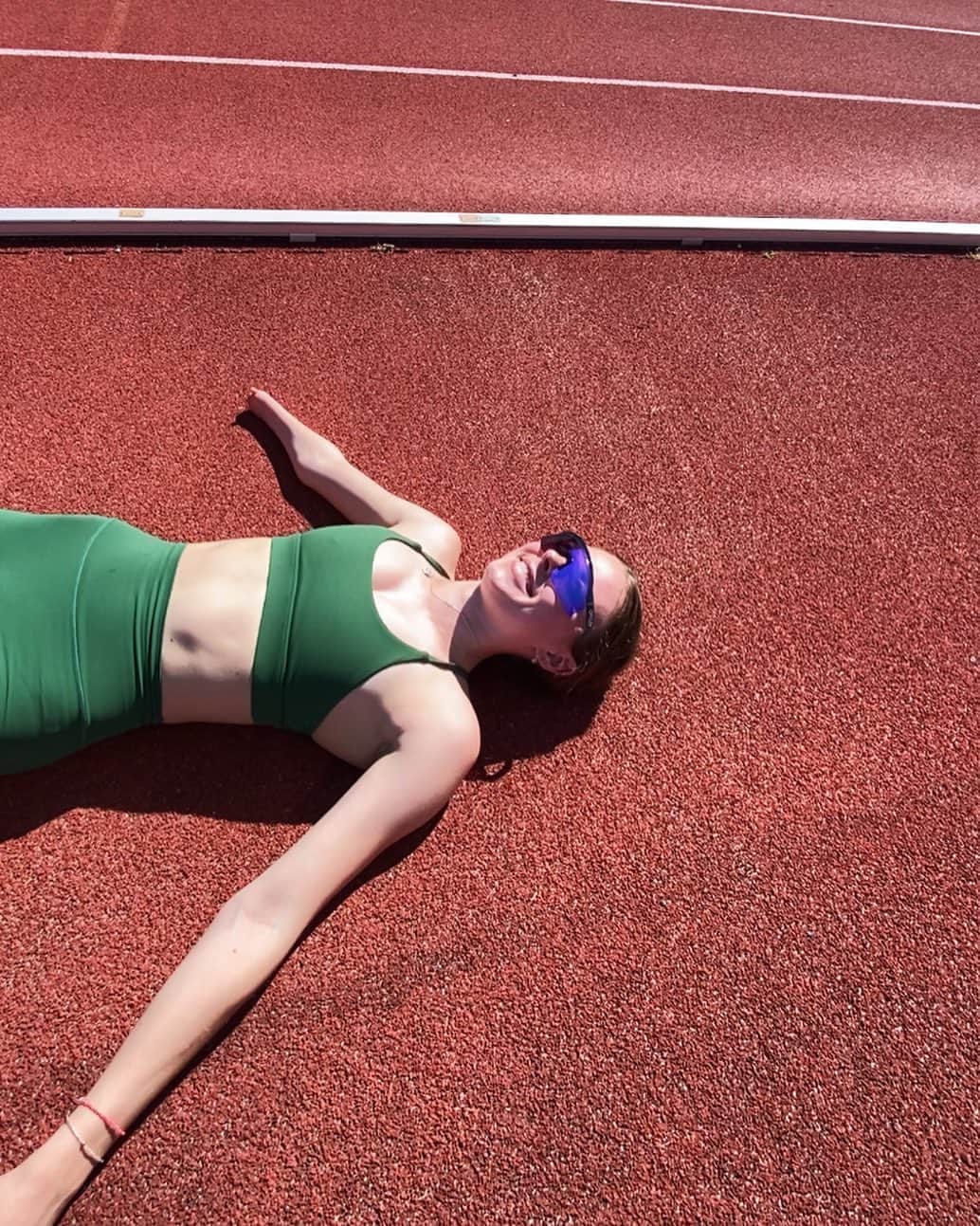 Anna Grimaldiさんのインスタグラム写真 - (Anna GrimaldiInstagram)「Hi, it’s been awhile. 2022 was one of those years, on and off the track.  When my mind was in it, my body had other plans. And when my body was ready to go my mind was not. The Pre-Paralympic pressure and Post-Paralympic blues provided a big dose of self doubt and that’s taken the best part of the last year to unpack.  Success is a funny thing, its opened a lot of doors for me but its also challenged me in ways I couldn’t imagine.  The Anna I knew got a bit lost in amongst it all, but she’s coming back.  Slowly but surely.  The next couple of years are huge and they have brought about some huge changes, plans and ideas. Please stick around, I can’t wait to take you with me 🫶🏼」4月19日 15時02分 - annakategrimaldi