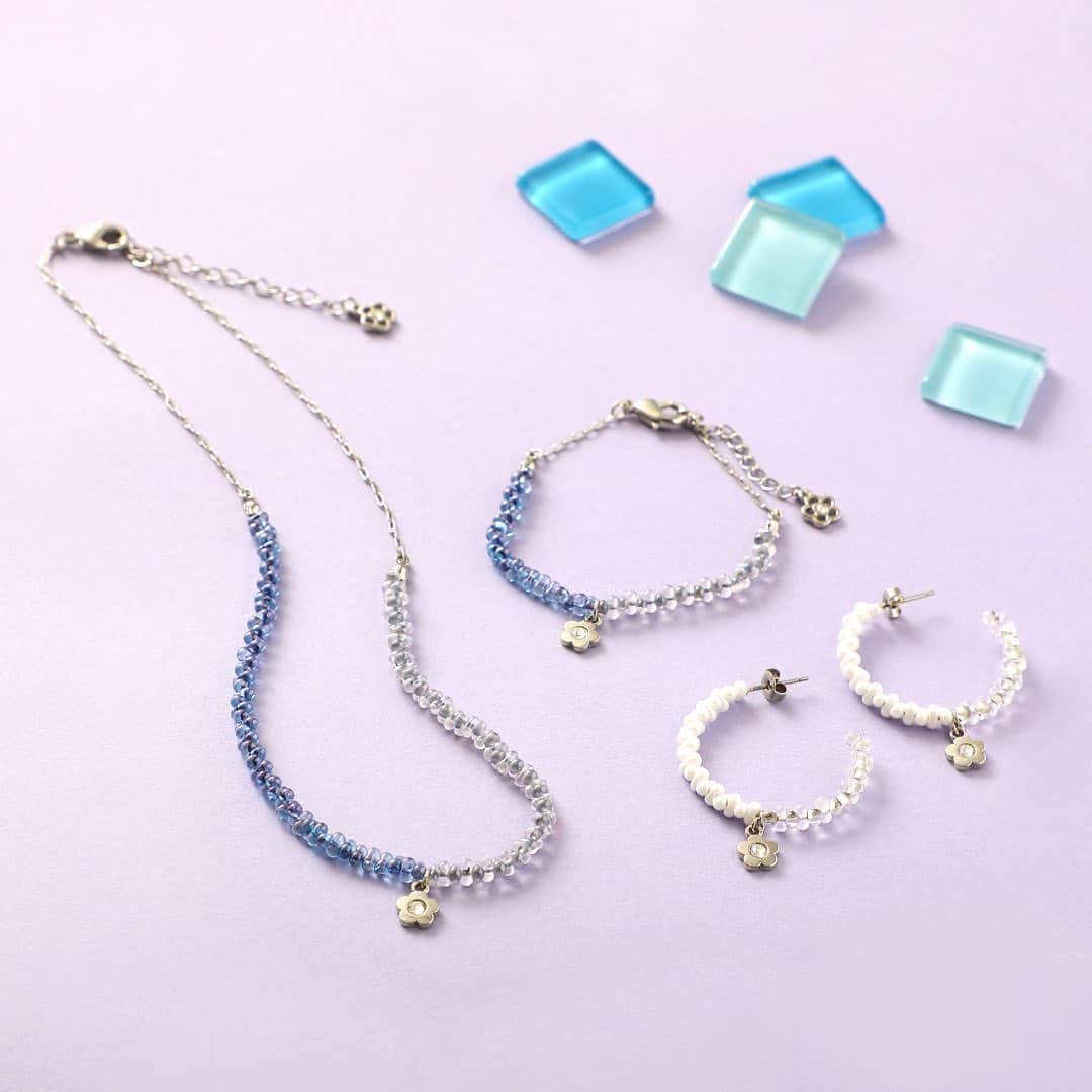MARY QUANT officialのインスタグラム：「- #ツートーンファルファーレピアス #ツートーンファルファーレネックレス #ツートーンファルファーレブレスレット - #MARYQUANT #2023SUMMER #NEWITEMS #FASHION #ACCESSORIES - #MARYQUANT #アクセサリー #アクセ #夏アクセ #ピアス #ネックレス #ブレスレット」