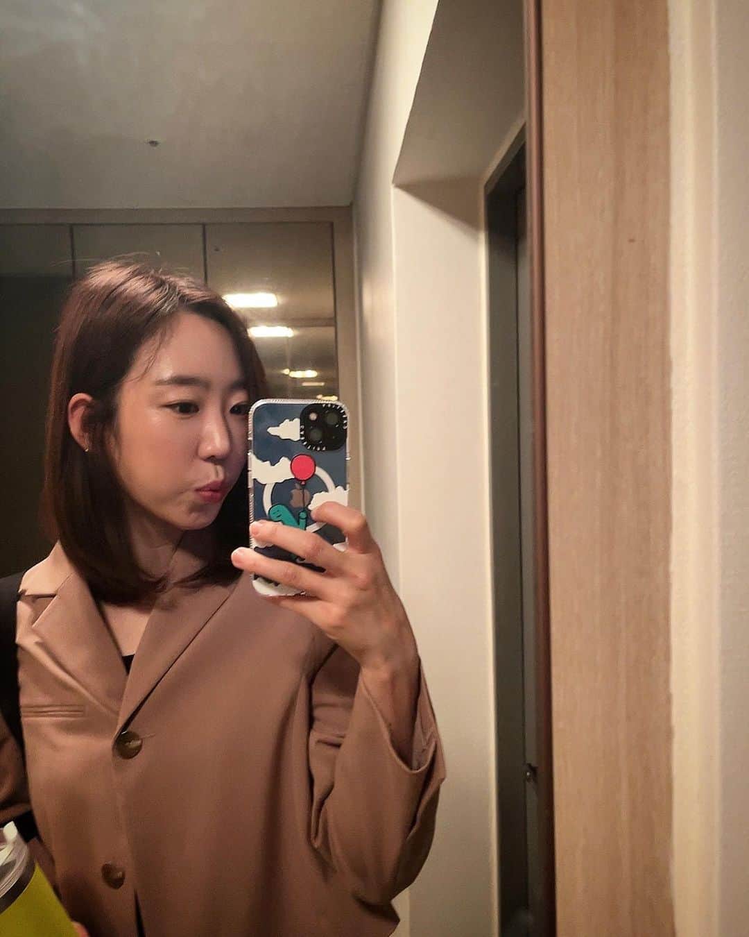 梁夏銀のインスタグラム：「✨ . . . #4월어느날 🎧🎶」