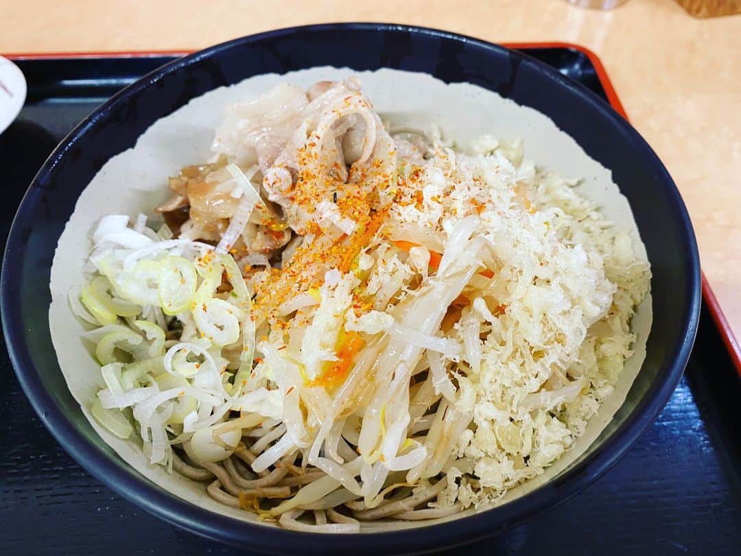 前原誠司さんのインスタグラム写真 - (前原誠司Instagram)「今日のお昼は院内のお蕎麦屋さんで、冷たい「肉南野菜そば」をいただきました。定番の美味しさ。ご馳走様でした。（誠）#まえはランチ」4月19日 15時17分 - seiji_maehara.official