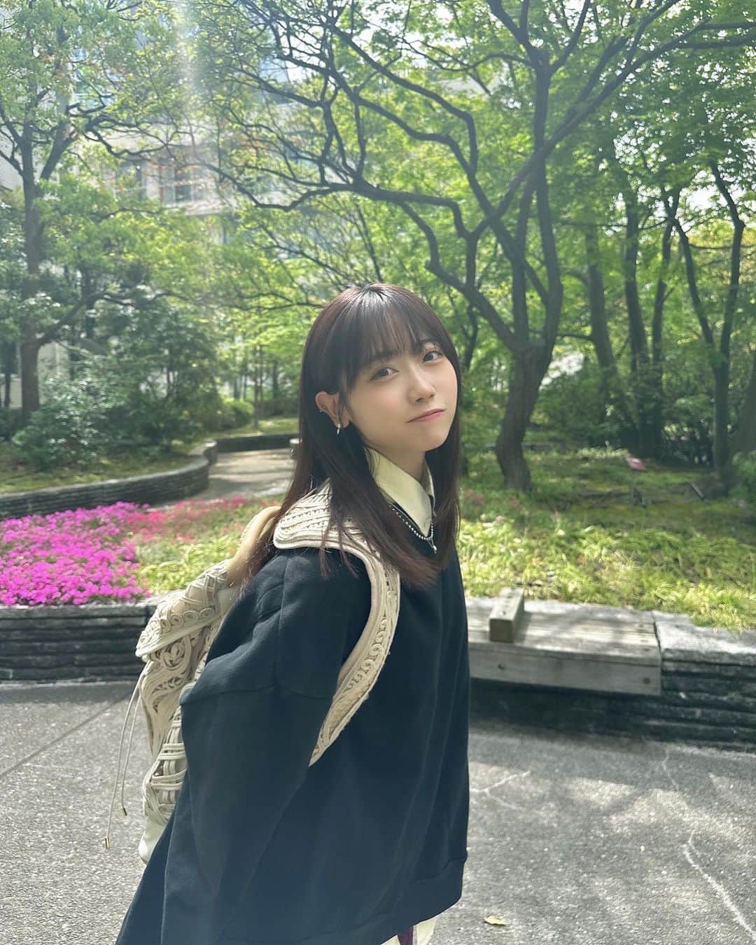 来栖りんのインスタグラム：「お仕事行くまでの途中、青々してて嬉しくなりました🌿‬」
