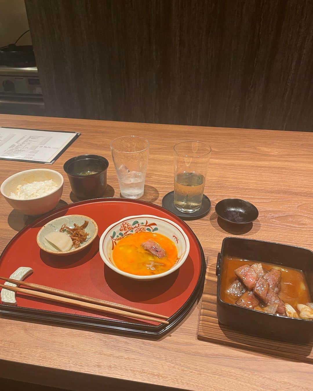 指出瑞貴さんのインスタグラム写真 - (指出瑞貴Instagram)「Nice dinner day.  カウンターで素敵な和食な日🇯🇵❤️ 大人な気分でした♡  お料理一つ一つ繊細で、とーっても美味しかった〜！ 土鍋で炊いた白米。光っていました☺️！ 卵にくぐらせて食べるお肉。美。　 大切な人と来たくなるお店です♡😉 　  @washokuno_mori.yuki #和食  #東京グルメ  #デート  #デザート  #日本酒  #日本料理 #和食杜侑 #西麻布グルメ」4月19日 15時39分 - sashidemizuki