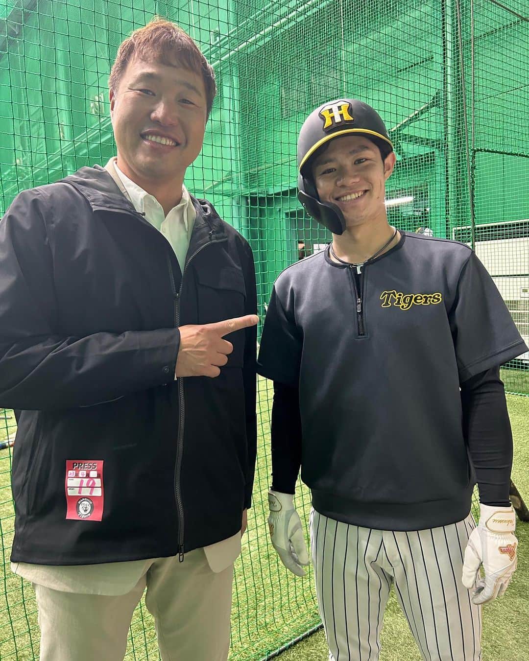 関本賢太郎のインスタグラム：「昨日のヒーロー中野選手✌️ プロ入り初のサヨナラヒットは粘って粘って見事なヒットでした👏  #阪神タイガース #中野拓夢 #サヨナラヒット #プロ初」