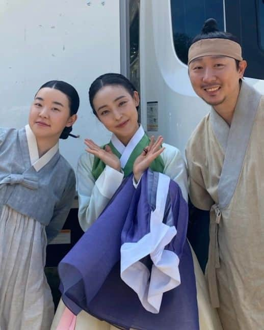 キム・ギドゥさんのインスタグラム写真 - (キム・ギドゥInstagram)「#tvn #청춘월담  #비하인드스토리 우리들의 #현장사진   예진이 #셀카중 😊👍  사진은 역시 #클로즈업 해야 #제맛이지  #박형식 #전소니 #표예진 #윤종석 #이태선 #김기두 #이민지 #허원서 #우리들 💕」4月19日 16時12分 - rlarlen0909