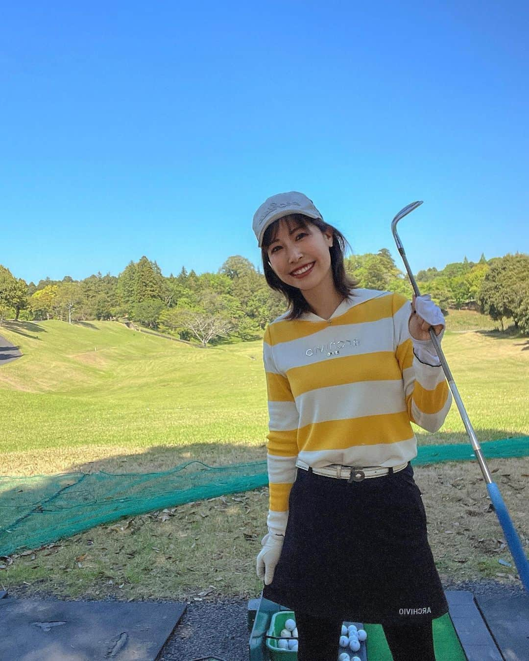 米澤有のインスタグラム：「良いお天気☀️☺️ 練習日和ですね〜⛳️ 毎日天気予報とにらめっこして、服装選びに悩んでいます🤔 ドライバー良くなってきた‼️  #良いお天気でした☀️  #ゴル練 #goodweather  #朝練 #yellow #golfwear #golfswing #swing #golfstagram #ごるふすいんぐ #archivio #springfashion」