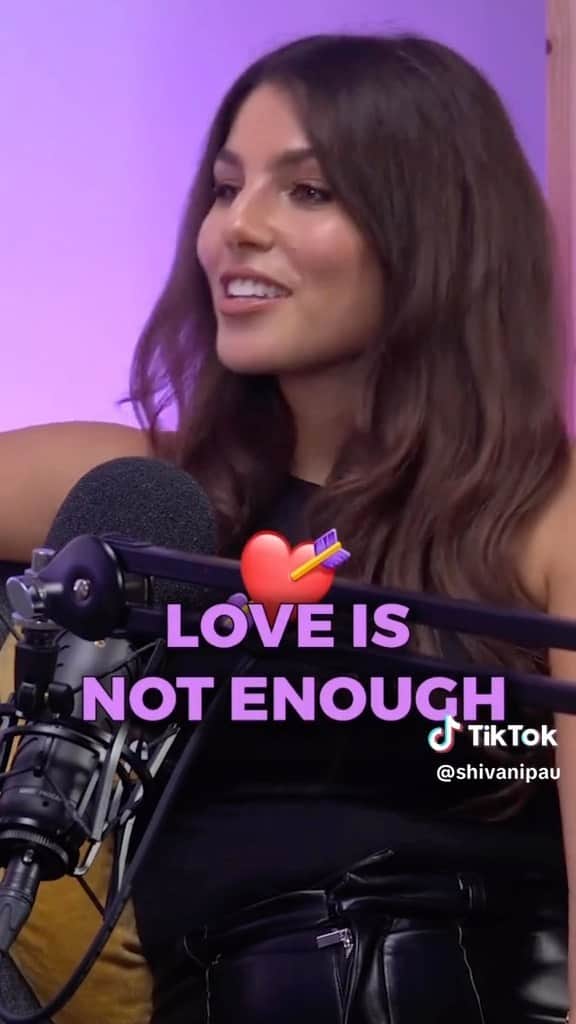スティナ・サンダースのインスタグラム：「We tend to use our emotional brain than our logical brain when it comes to our relationships 🧠 While love may make you feel better about your relationship problems, it doesn’t actually solve any of your relationship problems. That’s why love is not enough. The foundation of your relationship cannot just be based on your feelings. Look for the concrete evidence - is there mutual respect? Support? Trust? Boundaries?   🎙️ @shivani.pau x Millennial Mind」