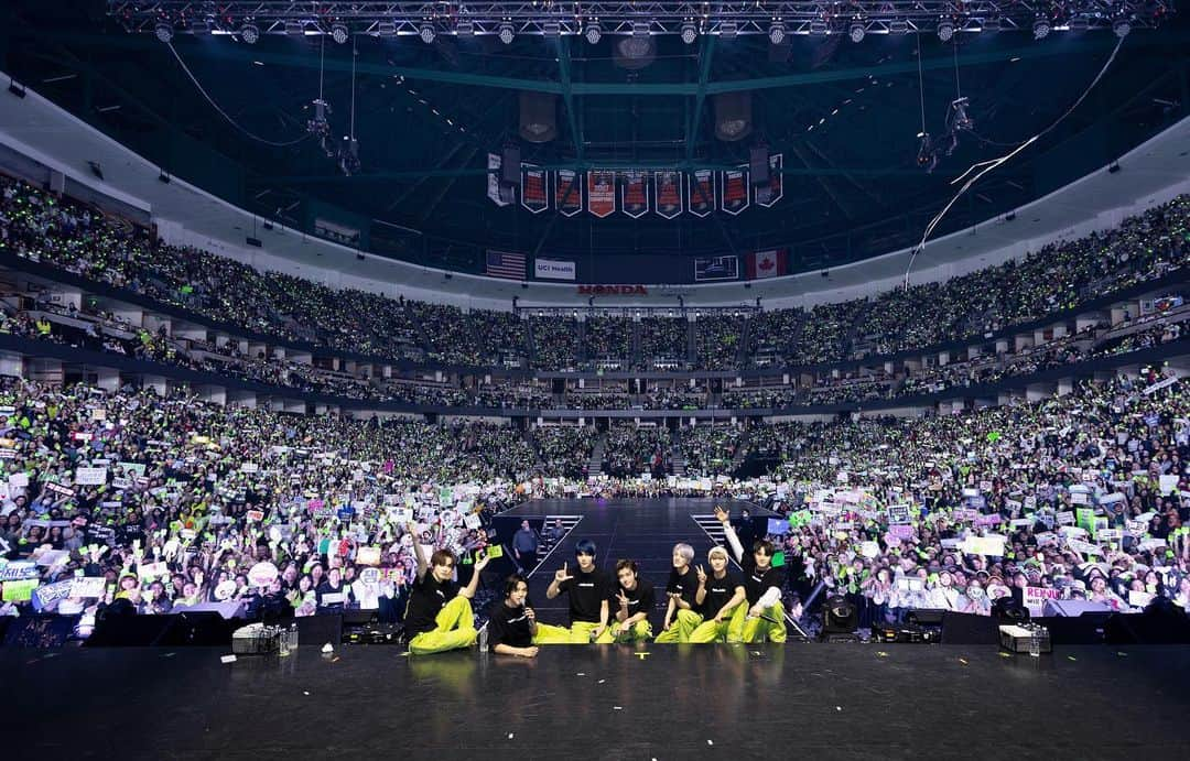 NCT DREAMさんのインスタグラム写真 - (NCT DREAMInstagram)「NCT DREAM TOUR ‘THE DREAM SHOW2 : In A DREAM’– in US #LA with NCTzens💚  #NCTDREAM  #THEDREAMSHOW2 #LA #LOSANGELES #THEDREAMSHOW2_in_US #THEDREAMSHOW2_In_A_DREAM #NCTDREAM_THEDREAMSHOW2_in_US」4月19日 16時21分 - nct_dream