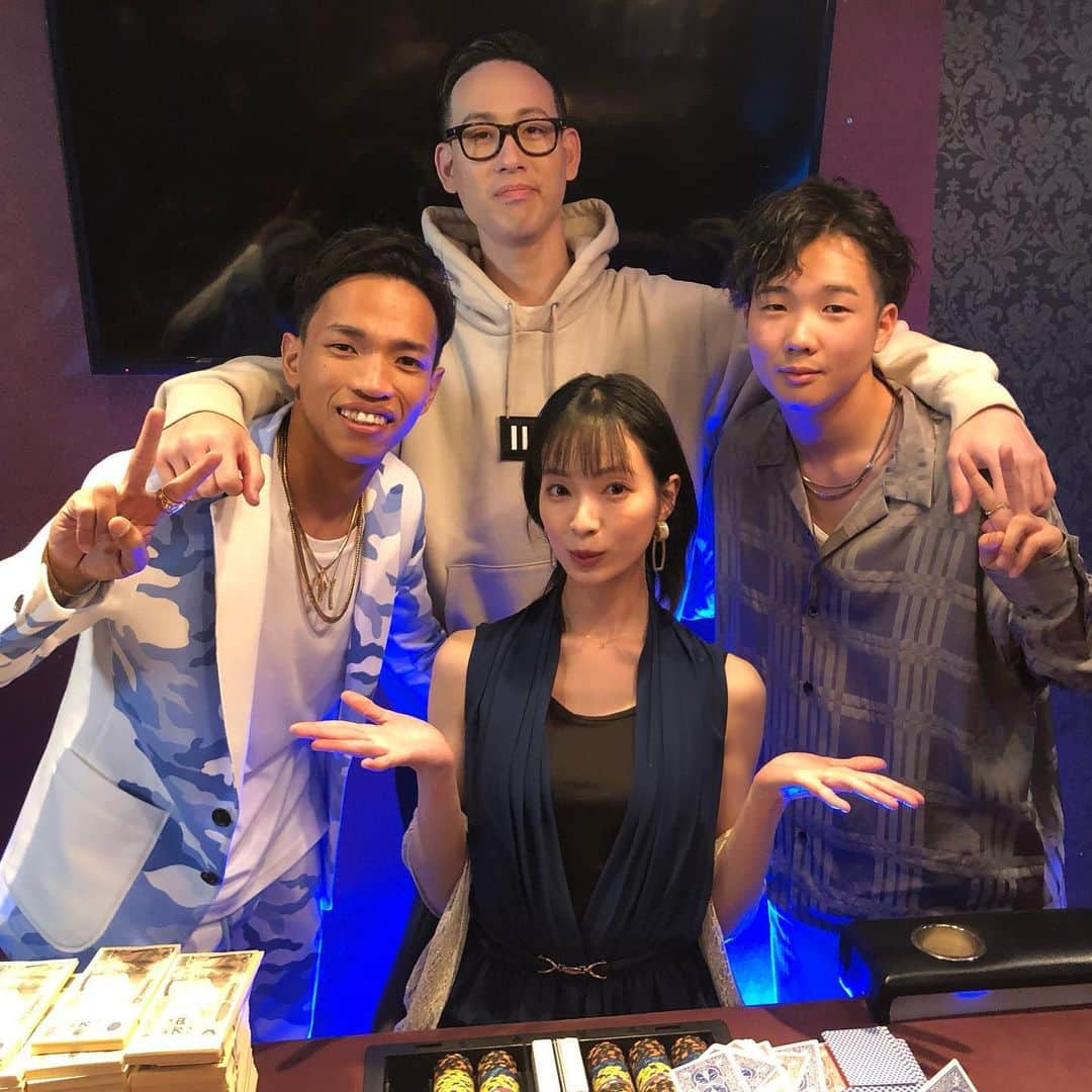 たなかさえのインスタグラム：「先日撮影に参加させていただいた Source Tokyoさんの新曲がリリース🎉そしてMVが公開されました👀 かっこ良い😎🙌 野球仲間がいっぱいの現場だったんですよ〜⚾︎是非聴いてみてね🎧 . 『IN HAKU BAKUTO』 youtu.be/k55Cts2TzOU  各音楽アプリ配信 linkco.re/a8s9UmNG . #MV#ミュージックビデオ#tokyosource#inhakubakuto#草野球#野球#baseball#music#hiphop#rapmusic」