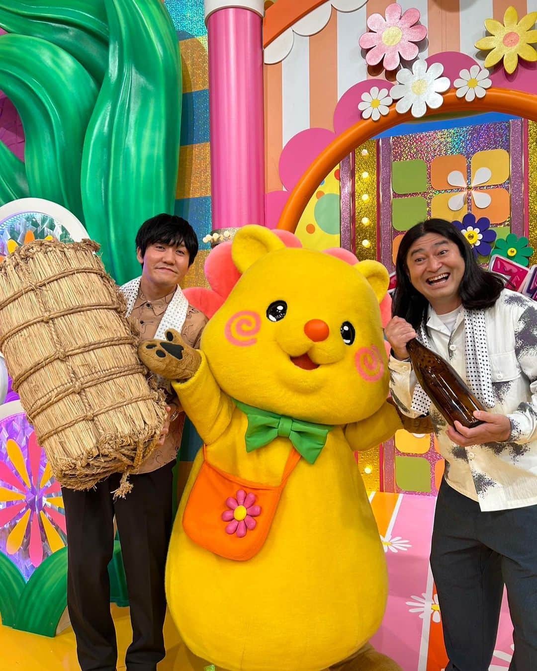 のインスタグラム：「. 今日のゲストは#タイムマシーン3号 の#山本浩司 さん、#ハイキングウォーキング の#鈴木Q太郎 さん、そしてKing & Princeの#神宮寺勇太 さんでした🩵  #ジャニーズWEST #重岡大毅 さん & #芳根京子 さんと行く裏道さんぽ！まだまだ知らない新宿がたくさんありました✨ ラランドのおふたりもとっても面白かったです！！お土産の高級プリン、感動の美味しさでした🥹  お総菜はどれも工夫が凝らしてあってまさに革命！私が試食した鶏天、しっとりサクサクでむね肉とは思えませんでした！！🤭  そしてみなさんはお財布にどんなものを入れていますか？？今回は時間切れになる前に1位〜10位すべて埋まったので良かったです🤩  🌼明日のヒルナンデスは〜？🌼  ①ズバリ言わせて！大沢女子会 すかいらーくグループの新業態・飲茶テラス桃菜を鬼チェック！  ②ミーハー探検隊 浅草の新スポットを紹介！  ③１分でアナタの知らないアナタがわかる！超★心理テスト  #ヒルナンデス #浦野モモ (C)日本テレビ」