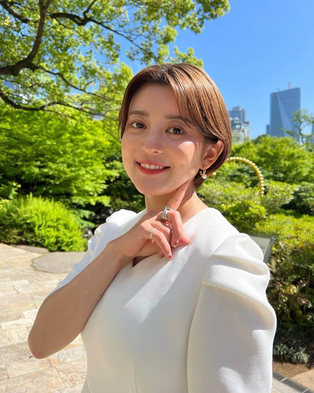 並木万里菜さんのインスタグラム写真 - (並木万里菜Instagram)「.  今日の東京は25度と 半袖で大丈夫な暖かさ。  私は朝家を出た時にこんなに暑くなるとは思わずしっかり長袖着て外にでました。 案の定汗ダラダラです。  ABEMA Morinngのお洋服です。  👗 @snidel_official   #並木万里菜#テレビ朝日アナウンサー#テレビ朝日#テレ朝#アナウンサー#お洋服#衣装#ワンピース👗#白ワンピース」4月19日 20時55分 - marina_namiki