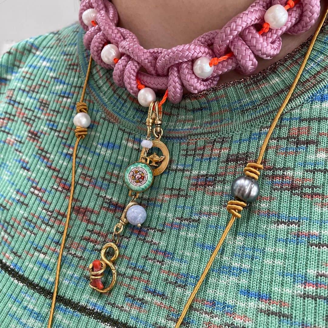 ルル フロストのインスタグラム：「With this current weather, we’re embracing our Spring @luluxcatny  Brights topped off with some Lulu Vintage. #lulufrost」