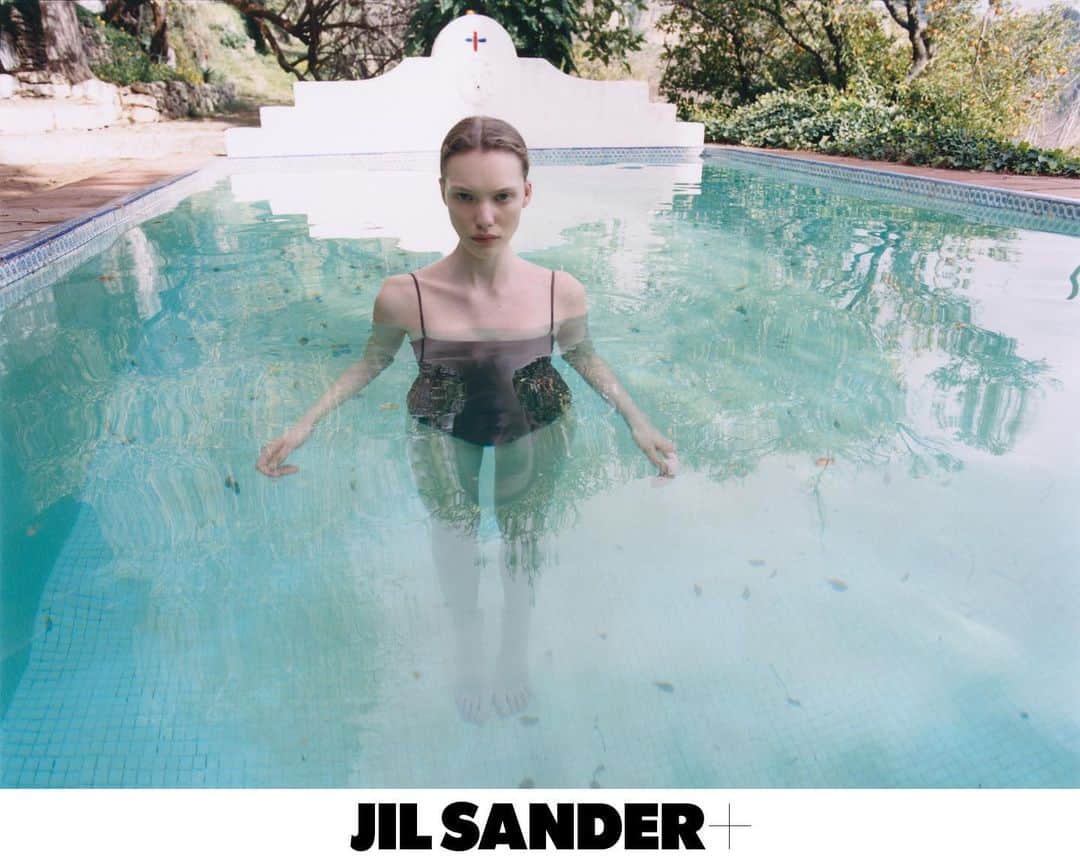 ジルサンダーのインスタグラム：「#JILSANDER SPRING/SUMMER 2023 JILSANDER+ Collection Andalusia, March 2023 @nikkimcclarron  Now available online and in selected stores #JilSanderbyLucieandLukeMeier」