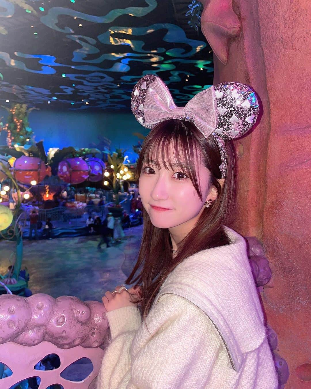 葵井るきのインスタグラム：「🧜🏻‍♀️ 春休みに妹とディズニーシー行ってきたよ🏰👭🏻🌸 妹が沢山写真撮ってくれた📸♡ そして私も妹の写真沢山撮った😏 マーメイドラグーンはどこで撮っても映えすぎるの🌈🐚  可愛い妹の写真が沢山でカメラフォルダが潤ってる🫧😘   #ディズニーシー #ディズニー #ディズニーコーデ#マーメイドラグーン #姉妹ディズニー #ワンピース #ワンピースコーデ #白コーデ #code  #disney #disneysea #tokyodisneysea #tds #followme #instalike #instagood #fashion #ootd #instagood #instalike #followme」