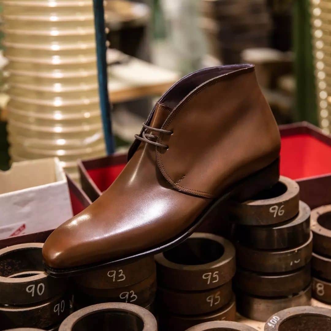 カルミナさんのインスタグラム写真 - (カルミナInstagram)「Last hours of custom weekend | Custom Chukka boots  Are you yet to customise your Carminas? Take advantage of the 20% discount this Custom Weekend, and experience customising your shoes in 3D.  #carmina #carminashoemaker  #customweekend #menstyle #カルミナ #menloafers #ootd #leathershoes #premiumshoes #artisan #dapper #handcrafted #luxuryfootwear #shoes #customshoes #ootdshoes #handmadeshoes #moccasin #moccasins #mensshoes #mensstyle #menstyle #custom #custommade #customshoe #personalizedshoes」4月19日 16時34分 - carminashoemaker
