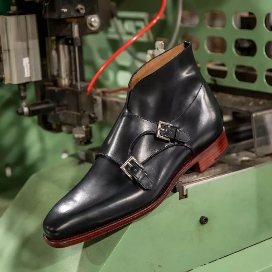 カルミナさんのインスタグラム写真 - (カルミナInstagram)「Last hours of custom weekend | Custom Chukka boots  Are you yet to customise your Carminas? Take advantage of the 20% discount this Custom Weekend, and experience customising your shoes in 3D.  #carmina #carminashoemaker  #customweekend #menstyle #カルミナ #menloafers #ootd #leathershoes #premiumshoes #artisan #dapper #handcrafted #luxuryfootwear #shoes #customshoes #ootdshoes #handmadeshoes #moccasin #moccasins #mensshoes #mensstyle #menstyle #custom #custommade #customshoe #personalizedshoes」4月19日 16時34分 - carminashoemaker