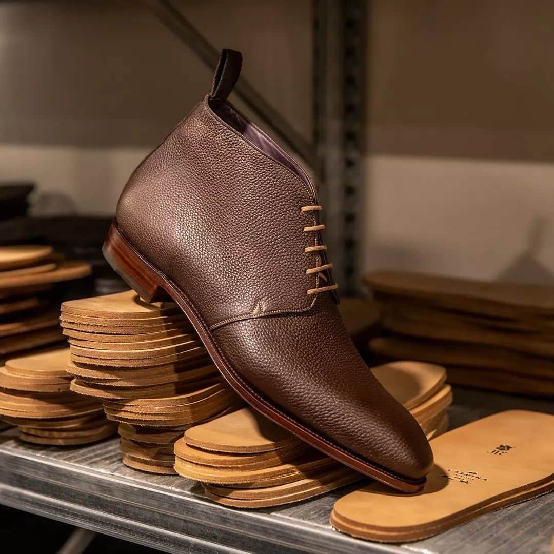 カルミナさんのインスタグラム写真 - (カルミナInstagram)「Last hours of custom weekend | Custom Chukka boots  Are you yet to customise your Carminas? Take advantage of the 20% discount this Custom Weekend, and experience customising your shoes in 3D.  #carmina #carminashoemaker  #customweekend #menstyle #カルミナ #menloafers #ootd #leathershoes #premiumshoes #artisan #dapper #handcrafted #luxuryfootwear #shoes #customshoes #ootdshoes #handmadeshoes #moccasin #moccasins #mensshoes #mensstyle #menstyle #custom #custommade #customshoe #personalizedshoes」4月19日 16時34分 - carminashoemaker