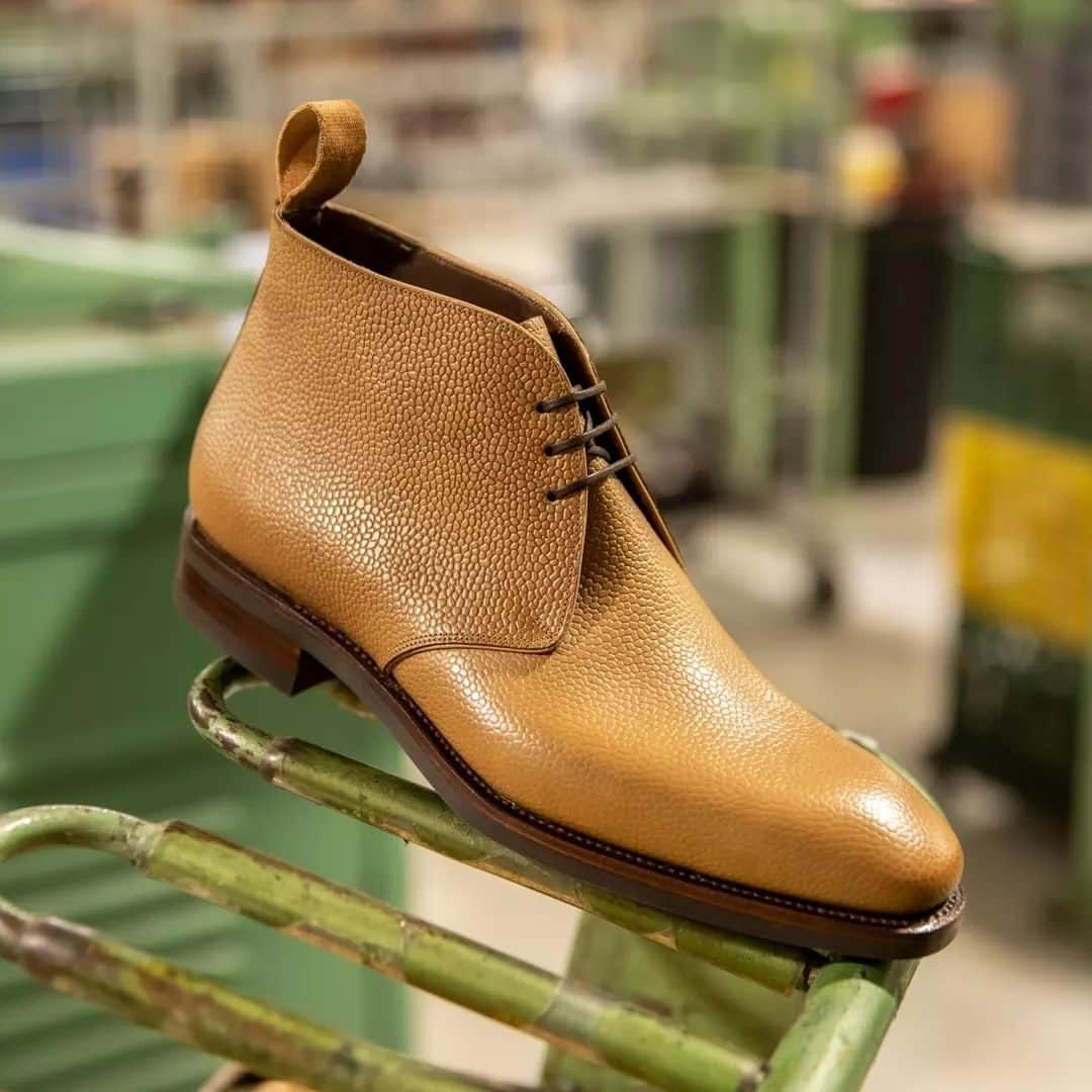 カルミナさんのインスタグラム写真 - (カルミナInstagram)「Last hours of custom weekend | Custom Chukka boots  Are you yet to customise your Carminas? Take advantage of the 20% discount this Custom Weekend, and experience customising your shoes in 3D.  #carmina #carminashoemaker  #customweekend #menstyle #カルミナ #menloafers #ootd #leathershoes #premiumshoes #artisan #dapper #handcrafted #luxuryfootwear #shoes #customshoes #ootdshoes #handmadeshoes #moccasin #moccasins #mensshoes #mensstyle #menstyle #custom #custommade #customshoe #personalizedshoes」4月19日 16時34分 - carminashoemaker
