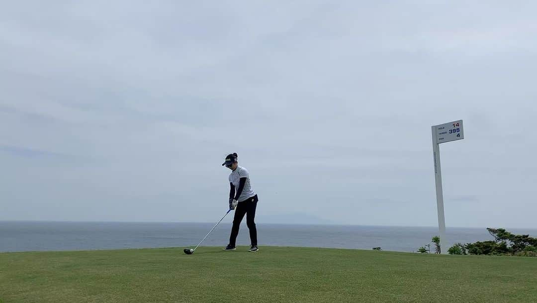 篠崎愛のインスタグラム：「本日の川奈⛳️」