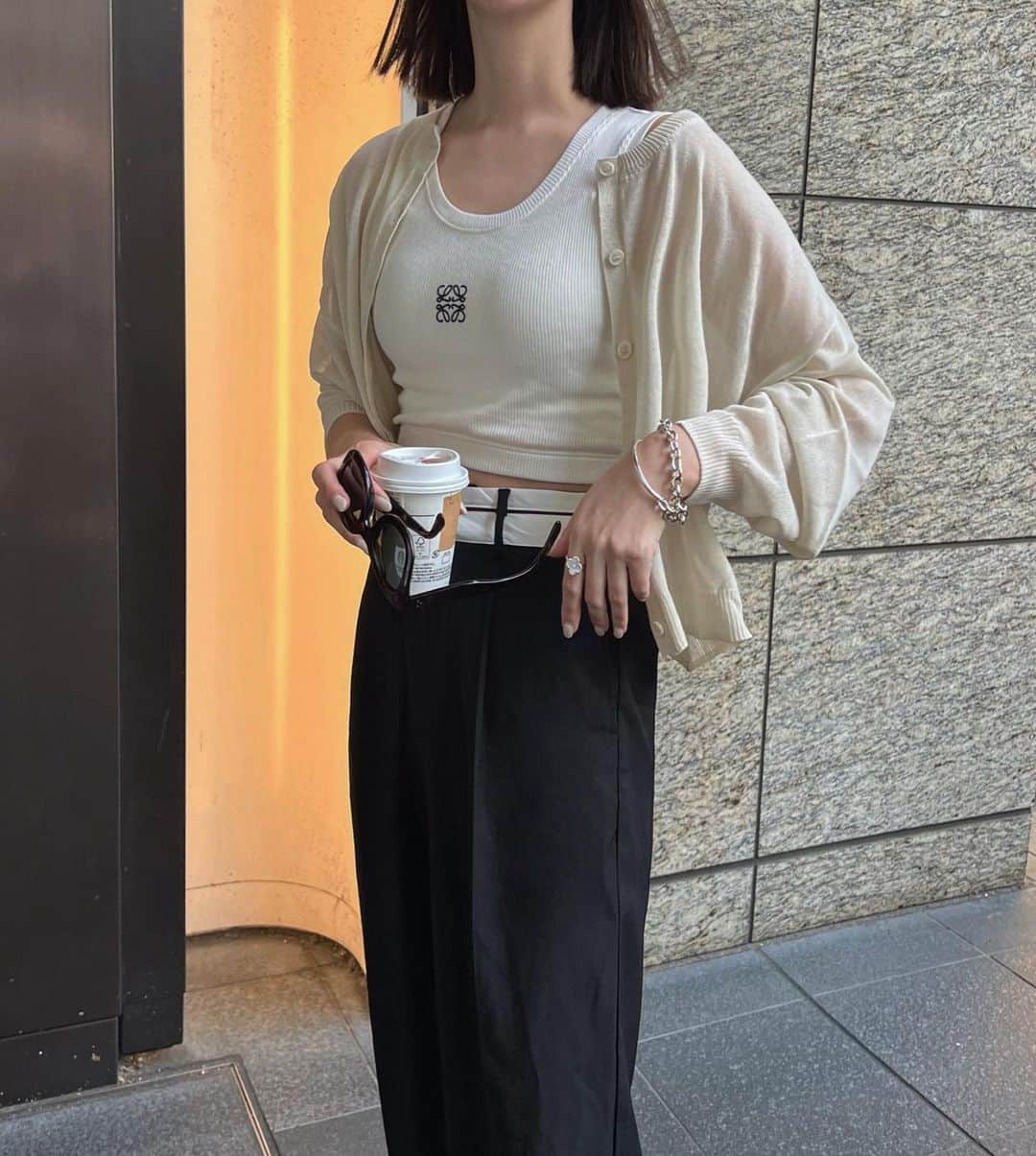 青野未来 / MikuAonoさんのインスタグラム写真 - (青野未来 / MikuAonoInstagram)「. . ☕️  #ootd cardigan @classicalelf_official  tops @loewe  pants @reedit_official  . . #classicalelf #クラシカルエルフ#エルフコーデ#タイアップ#reedit#reedit_ootd#リエディ#loewe#関西ママ#ママコーデ」4月19日 16時47分 - miiikunkun