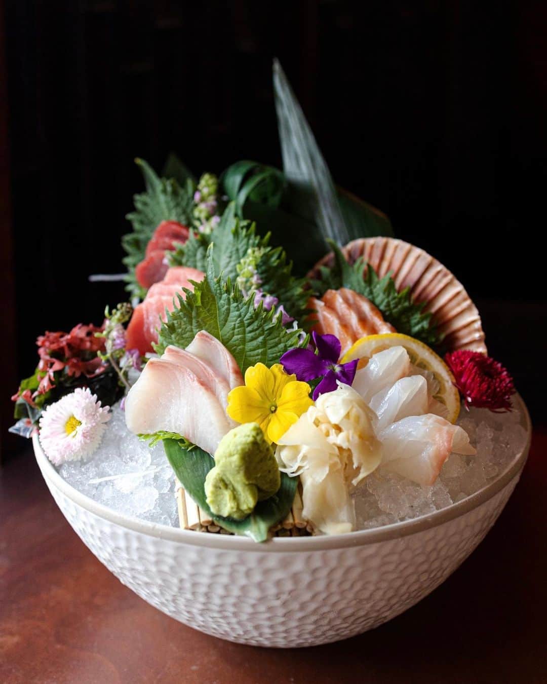 ゴードン・ラムゼイさんのインスタグラム写真 - (ゴードン・ラムゼイInstagram)「What a selection !! Stunning sashimi, tender short rib and flavourful sea bream by @accamilo and the incredible @luckycatbygordonramsay team !」4月19日 17時07分 - gordongram