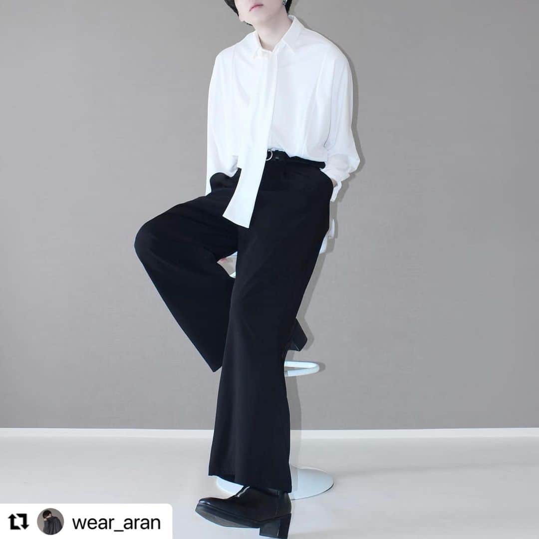 ジーンズメイトさんのインスタグラム写真 - (ジーンズメイトInstagram)「素敵にご紹介頂きました🌟  #Repost @wear_aran with @use.repost ・・・ ㅤ シャツで差別化を。  ㅤㅤ ㅤ ボウタイ付きのドルマンスリーブシャツで、周りと被らないシャツコーデ👔  ㅤ  主張のしすぎを抑えた、 初心者にも真似しやすい韓国系モードな雰囲気になりました🙌 ㅤ  ㅤ  ㅤ  ｰ ｰ ｰ ｰ ｰ 着用アイテム ｰ ｰ ｰ ｰ ｰ   tops  @jeans_mate  クーポンコード【JMS839XJ】  pants @loose_official_  ㅤㅤshoes @glabella_official  ㅤ  ㅤ  ㅤ  #春コーデ  #春服コーデ #春服  #春夏コーデ  #韓国ファッション  #韓国コーデ  #モード  #モード系  #モード系ファッション #モノトーンコーデ  #きれいめコーデ  #きれいめ  #キレイめコーデ  #きれいめカジュアル  #大人コーデ  #大人カジュアル  #大人ファッション  #オトナカジュアル #メンズコーディネート  #メンズコーデ  #メンズファッション  #シャツコーデ  #シャツ  #ボウタイ  #ネクタイ  #ネクタイコーデ #ジーンズメイト #jeansmate」4月19日 17時08分 - jeans_mate