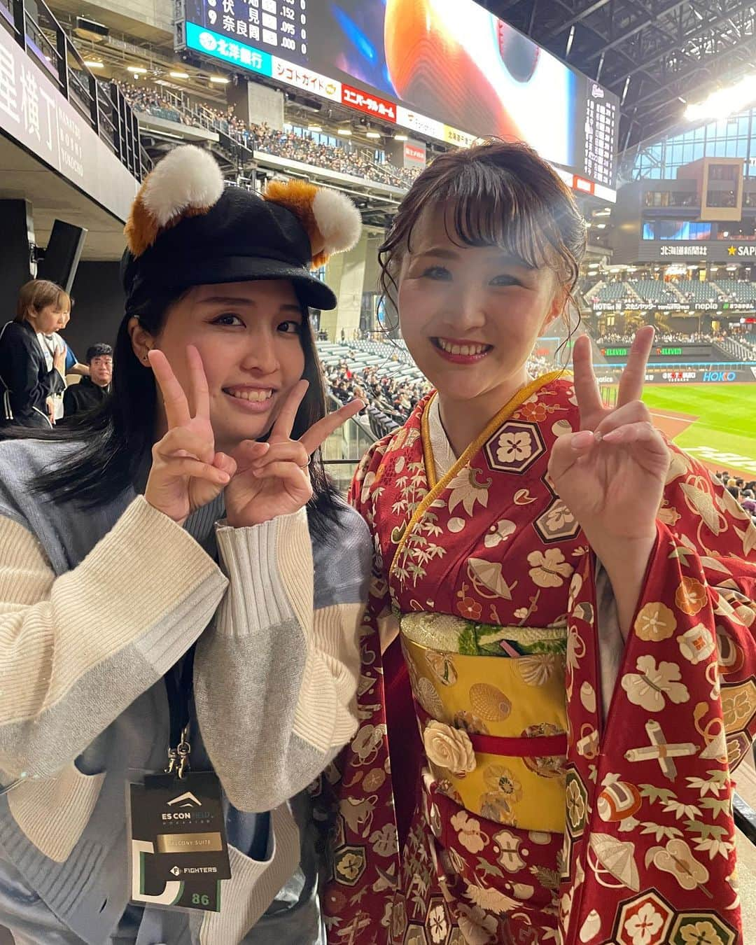 花音舞さんのインスタグラム写真 - (花音舞Instagram)「めいちゃん💛  @mei.ruka ちゃんと✌️ 昨年も一緒に観戦した仲間💙 楽しかったーー⚾️  さっきupした写真はめいちゃんが撮影してくれた🥹 優しい後輩です💓  #碧宮るか ちゃん #花組 #野球観戦  #キツネダンス 🦊」4月19日 17時14分 - mai_kanon_official