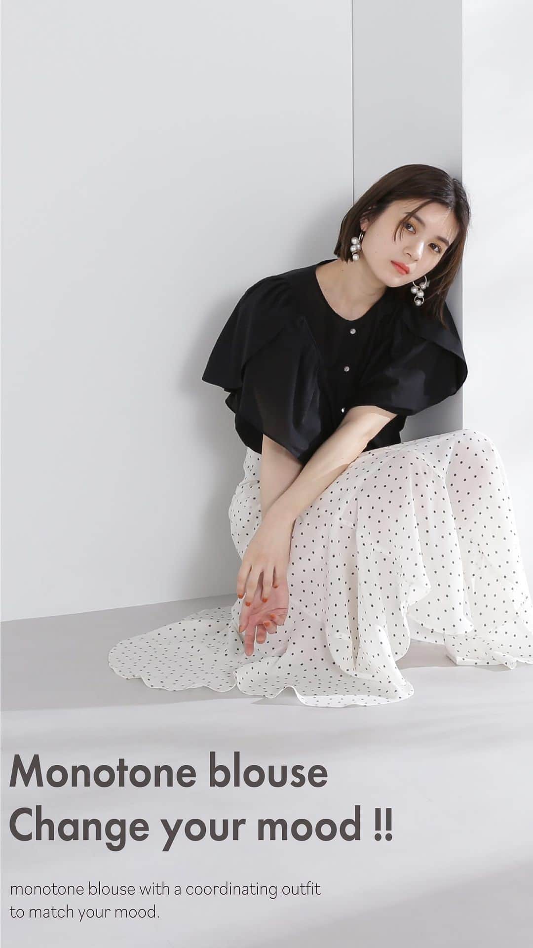 NATURAL BEAUTY BASICのインスタグラム：「＜Monotone blouse＞ ブラウス着回しコーデ♪  甘めディテールの着映えブラウス、クロとオフを使ってブラウス着回しコーデをご紹介♪ 春～初夏と季節の移り変わりにあわせて、気分を変えてコーディネートを楽しんで✨  ✔商品のラインナップはタグ付けをチェック🏷  #ブラウス #ブラウスコーデ #デザイントップス #ボウタイブラウス  #フリルブラウス  #春カラー #夏先取り #春コーデ #初夏 #初夏コーデ #お出かけコーデ #オフィスコーデ #オフィスカジュアル #通勤コーデ #ワンピースコーデ #大人可愛い #カラーコーデ #着回しコーデ #きれいめカジュアル #ベーシックコーデ #ベーシック #ナチュラルコーデ #トレンドスタイル #シンプルコーデ #ナチュラルビューティーベーシック #naturalbeautybasic」