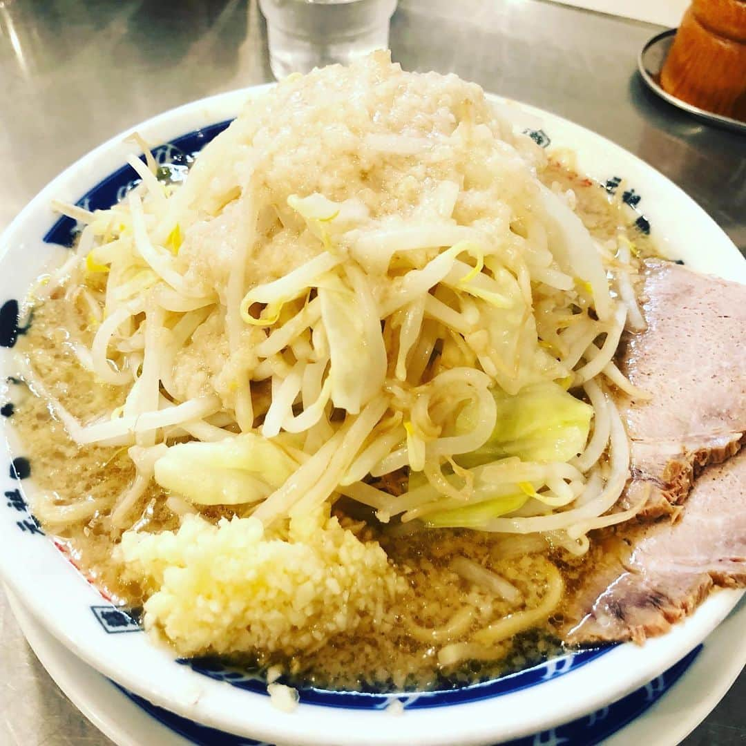 市川九團次 (4代目)さんのインスタグラム写真 - (市川九團次 (4代目)Instagram)「ここはどこでしょう？ これが二郎系というもの？ 野菜大盛り ニンニクあり 脂増し やってもうたー💦 うまかったー なかなかのラーメンだった  最高でした。」4月19日 17時41分 - ichikawa_kudanji