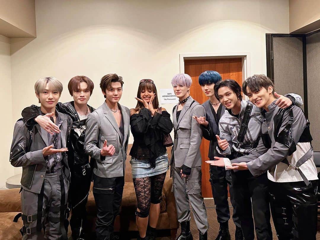 NCT DREAMさんのインスタグラム写真 - (NCT DREAMInstagram)「We don’t sleep enough without #NCTDREAM & #PinkPantheress 😌🫵💞  #THEDREAMSHOW2 #LA #LOSANGELES #THEDREAMSHOW2_in_US #THEDREAMSHOW2_In_A_DREAM #NCTDREAM_THEDREAMSHOW2_in_US」4月19日 17時41分 - nct_dream
