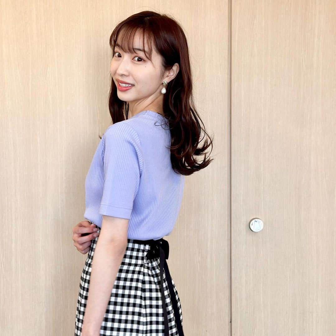 フジテレビ「めざましテレビ」さんのインスタグラム写真 - (フジテレビ「めざましテレビ」Instagram)「ファッション雑誌CanCamとコラボした お天気コーナー「きょう何着て行く？」 林佑香の毎日のコーデを紹介♪  4月19日（水） 【今日のコーデ】 ・Gジャン→ @collage.official  1万5400円　 ・カットソー→ @nanouniverse_official  3300円 ・スカート→ @and.couture 1万4960円 ・靴→ @dianashoespress  1万6500円 ・イヤリング→ @anemone_official  2640円  【コーデのポイント】 春夏になると着たくなる、ギンガムチェックスカート🏖️デニムジャケットで今っぽカジュアルに着崩すと、かわいらしさの中にこなれ感が加わります🍭スカートのフレアシルエットが際立つよう、ジャケットはすっきりとした短丈をセレクト🌻    #めざましテレビ #きょう何着て行く？ #林佑香 #今日のコーデ #コーデ #CanCam #今日のファッション#ootd #きょう何着て行く？は月〜金朝6時22分ごろ放送📺 #ゆかちゃん #きれいめコーデ #きれいめカジュアル #大人コーデ #春コーデ #オフィスカジュアル #上品コーデ #アナウンサー衣装」4月19日 17時39分 - mezamashi.tv