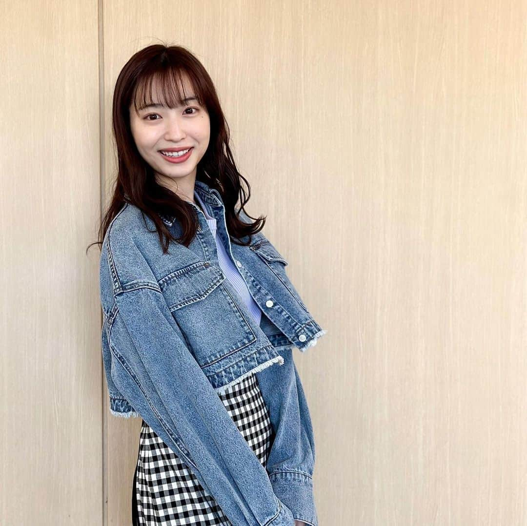 フジテレビ「めざましテレビ」さんのインスタグラム写真 - (フジテレビ「めざましテレビ」Instagram)「ファッション雑誌CanCamとコラボした お天気コーナー「きょう何着て行く？」 林佑香の毎日のコーデを紹介♪  4月19日（水） 【今日のコーデ】 ・Gジャン→ @collage.official  1万5400円　 ・カットソー→ @nanouniverse_official  3300円 ・スカート→ @and.couture 1万4960円 ・靴→ @dianashoespress  1万6500円 ・イヤリング→ @anemone_official  2640円  【コーデのポイント】 春夏になると着たくなる、ギンガムチェックスカート🏖️デニムジャケットで今っぽカジュアルに着崩すと、かわいらしさの中にこなれ感が加わります🍭スカートのフレアシルエットが際立つよう、ジャケットはすっきりとした短丈をセレクト🌻    #めざましテレビ #きょう何着て行く？ #林佑香 #今日のコーデ #コーデ #CanCam #今日のファッション#ootd #きょう何着て行く？は月〜金朝6時22分ごろ放送📺 #ゆかちゃん #きれいめコーデ #きれいめカジュアル #大人コーデ #春コーデ #オフィスカジュアル #上品コーデ #アナウンサー衣装」4月19日 17時39分 - mezamashi.tv