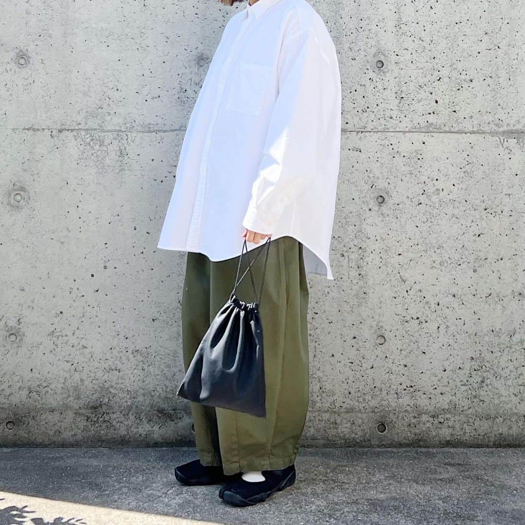 ryokoさんのインスタグラム写真 - (ryokoInstagram)「▪︎  ゆるー➰➰  .  shirt #tsuzuli bottoms #harvesty shoes #nike bag #era_goods」4月19日 21時00分 - ryo___ka
