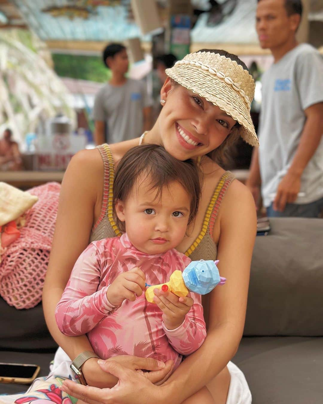 タヤ・ロジャースさんのインスタグラム写真 - (タヤ・ロジャースInstagram)「Beach babies 🏝️💕🌞」4月19日 17時43分 - tayastarling