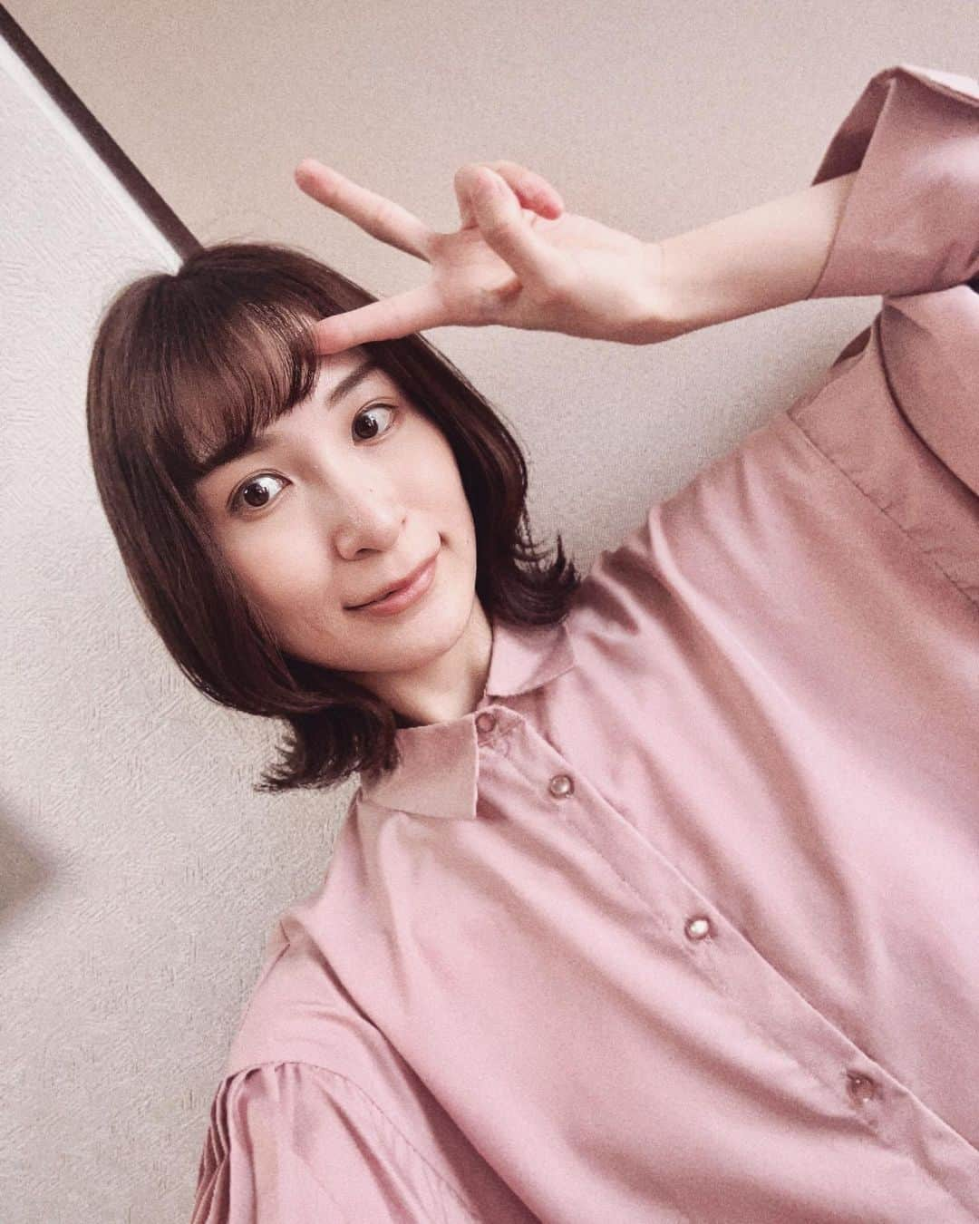 颯希有翔さんのインスタグラム写真 - (颯希有翔Instagram)「💇✨  New hair style🩶🩷💙  たまには#自撮り  #宝塚 #月組」4月19日 17時58分 - yuto_hayaki