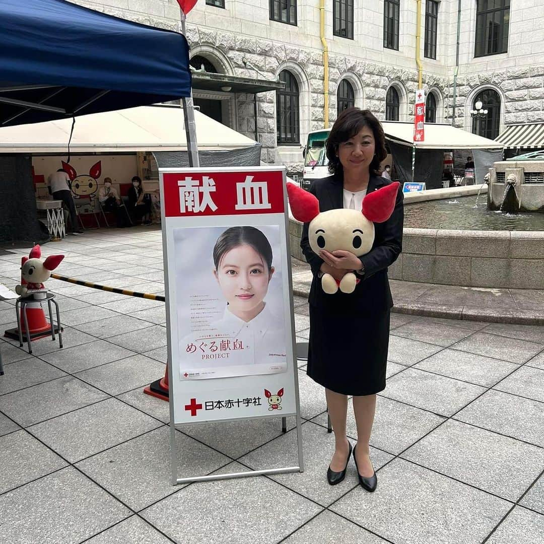 野田聖子さんのインスタグラム写真 - (野田聖子Instagram)「国会議事堂中庭で献血会及び骨髄バンク登録会が開催されました。安定した血液の確保のためにも皆さんのご協力をお願い致します。  #野田聖子  #献血  #骨髄バンク」4月19日 17時58分 - seiko.noda