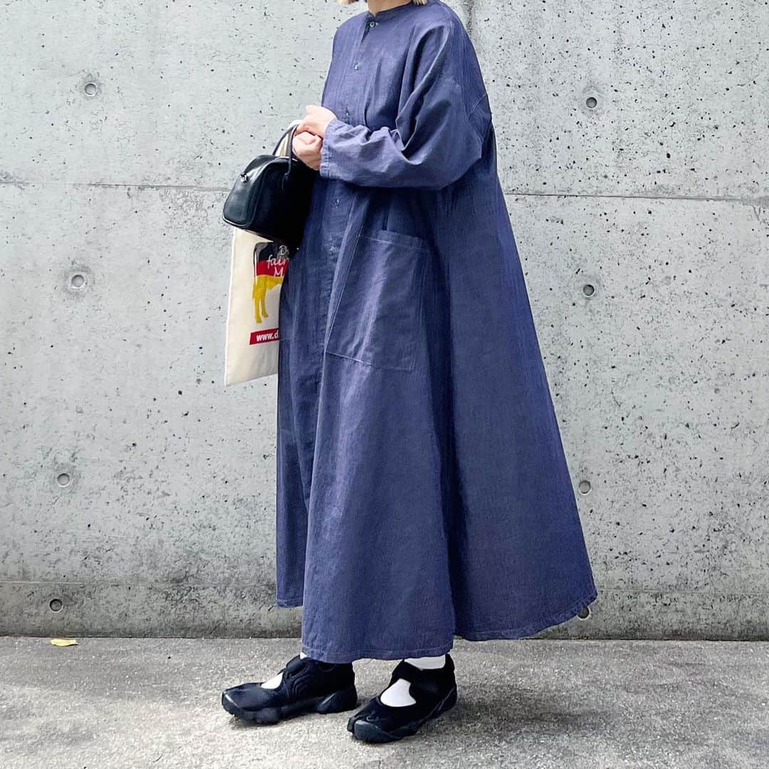 ryokoさんのインスタグラム写真 - (ryokoInstagram)「▪︎  デニムのアトリエローブ👗  .  dress #harvesty shoes #nike bag #artsandscience」4月21日 21時00分 - ryo___ka