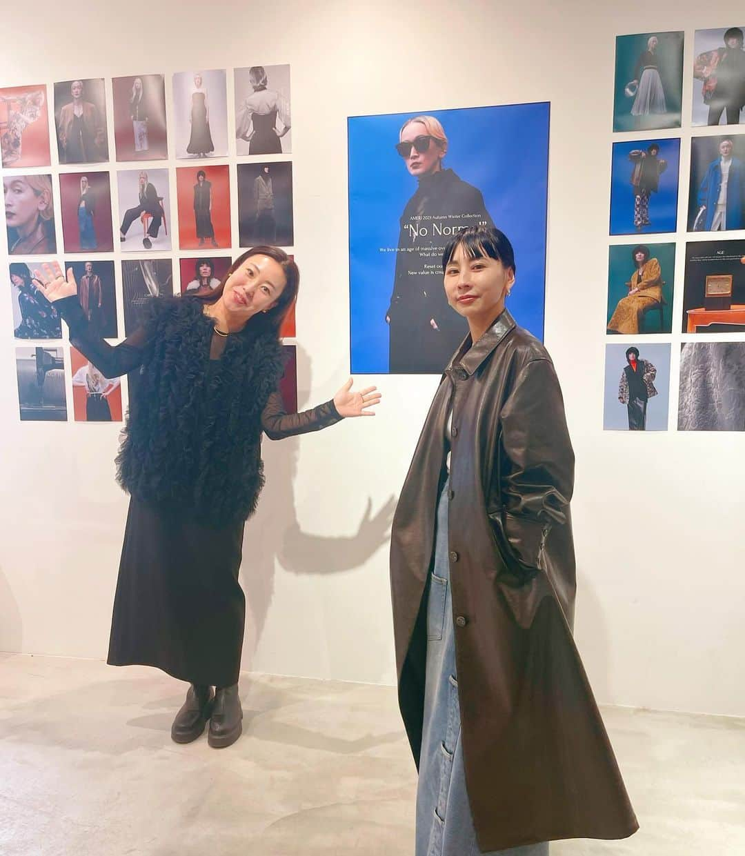 住谷杏奈さんのインスタグラム写真 - (住谷杏奈Instagram)「･ 倖田來未さん @kodakumi_official と Ameri @amerivintage の展示会へ行ってきましたー👗 ･ ･ 私はAmeriファンになってから5年くらい経つのかなぁ💭 もうクローゼットほぼAmeri🫶 たまにポールがポキッと折れます🌳笑 ･ ･ 毎回Ameriの展示会シーズンは、 1週間くらいどの服をオーダーするかで Ameriの事しか考えない期間がやってきます😂😂😂 ･ ･ 今回は、絶対にくみさんが今まで 自分では選ばなかったであろう服をあえてあわせて、 "新生くみこ"を勝手にコーディネートしました🥹😂✨ なんでも似合うから楽しかったぁ😆 ･ くみさんの秋冬コーデお楽しみにー😘 ･ ･ @blackstone705 に Ameri愛を伝えられてよかった🫶 ･ @haruka._.style いつもありがとうございます😊」4月19日 17時56分 - annasumitani