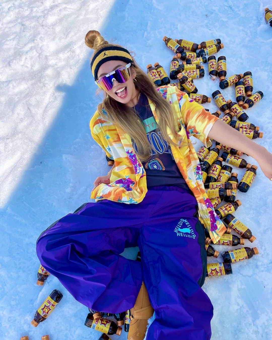 つっきさんのインスタグラム写真 - (つっきInstagram)「💛💜💛💜💛💜 . エナジードリンク祭り🔥🌈⚡️ これ飲んだから関温泉の時 つっき元気もりもりだったのかな😆❤️‍🔥 . . 🗻 @sekionsen  🕶 @pit_viper_jp @pit_viper  👕 @dcshoes @dc_skateboarding @dc_womens  🩳 @helloid_japan  🥾 @dc_snowboarding @dcshoes_japan  🏂 @nitrojapan @nitrousa  . . #snowboarding #snowboard #snowboardgirl #springsnowboarding #awesome #helloid_japan #goodvibes #swag #mystyle #perfect #topmodels #dc #スノボ #スノボー #スノーボード #スノボ女子 #スノボー女子 #スノーボード女子 #ジブ #グラトリ #キッカー #パーク #フリーラン #関温泉スキー場 #ピーカン #アロハシャツ #ヘアバンド #春スノボ #イケイケのイケ #すきすきのすき❤️」4月19日 20時20分 - tukki007