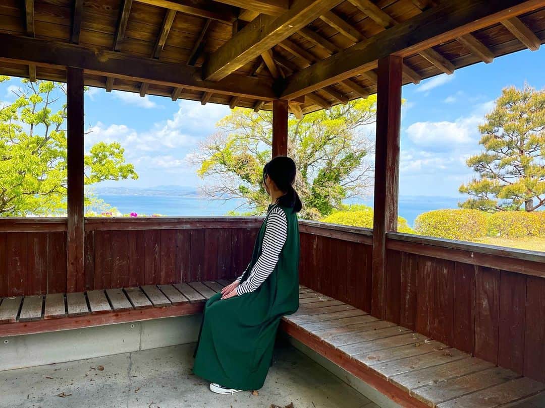 リゾートホテルオリビアン小豆島さんのインスタグラム写真 - (リゾートホテルオリビアン小豆島Instagram)「. 敷地内には写真映えするフォトジェニックな場所がたくさんあります。ここに座ってぼーっと海を眺める、都会での日常を忘れ、何もしない贅沢な時間をお過ごしいただけたらと思います。  「Green Harmony～自然と人を繋ぐ～」 ★━━━━━━━━━━━━━━━━━━★ 2021年7月にリブランドした当ホテルでは、 自然と人とが融合する世界観でサービスを提供して参ります。 ★━━━━━━━━━━━━━━━━━━━━★  #オリビアン小豆島夕陽ヶ丘ホテル　#oliveanshodoshima #shodoshima #オリビアン小豆島　#小豆島　#香川県 #香川県観光　#小豆島観光　#香川旅行　#小豆島旅行　#島旅　#瀬戸内　#setouchi #映えスポット #フォトスポット　#フォトジェニック」4月19日 18時08分 - olivean_shodoshima