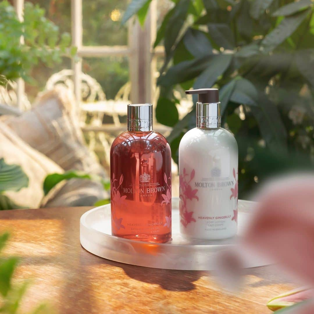 モルトンブラウンのインスタグラム：「Blooming petals, beautiful birdsong and warm sunshine; our botanical garden-inspired collection is the perfect seasonal choice. Have you picked up Heavenly Gingerlily yet?」