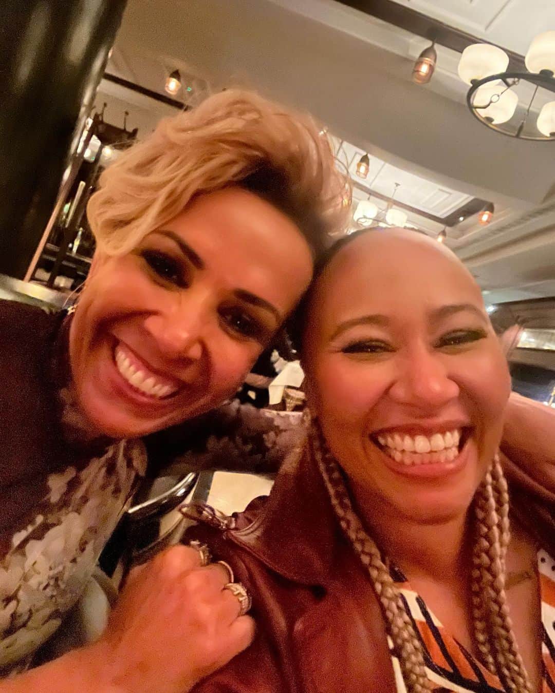 Emeli Sandéのインスタグラム：「Happy birthday to my friend the champion!! @damekellyholmes 🥳🥳🥳 wishing you another year of happiness, success and adventure!」