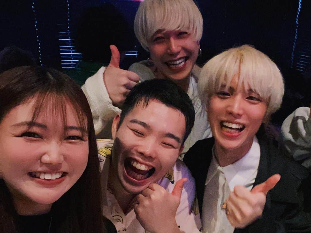 藤田早希のインスタグラム：「BAR COSMOプレオープン遊びに行ってきた✨ 陰キャはずっとカウンターから動けなかったけど のぞみちゃんと行って良かった🥲 あんな余韻に浸れる楽しい空間創り出せるのは 3人の人柄よな✨ お話出来た方たくさんいて良かったです！ 素敵な場所に誘っていただいてありがとう ございました🖤 そしてオープンおめでとうございます🙌🏻. . . . #コスモハイツ205 #barcosmo #コスモハイツ205で検索 #エンタメイベントbar #最強空間 #笑ってしかない日 . . . .」