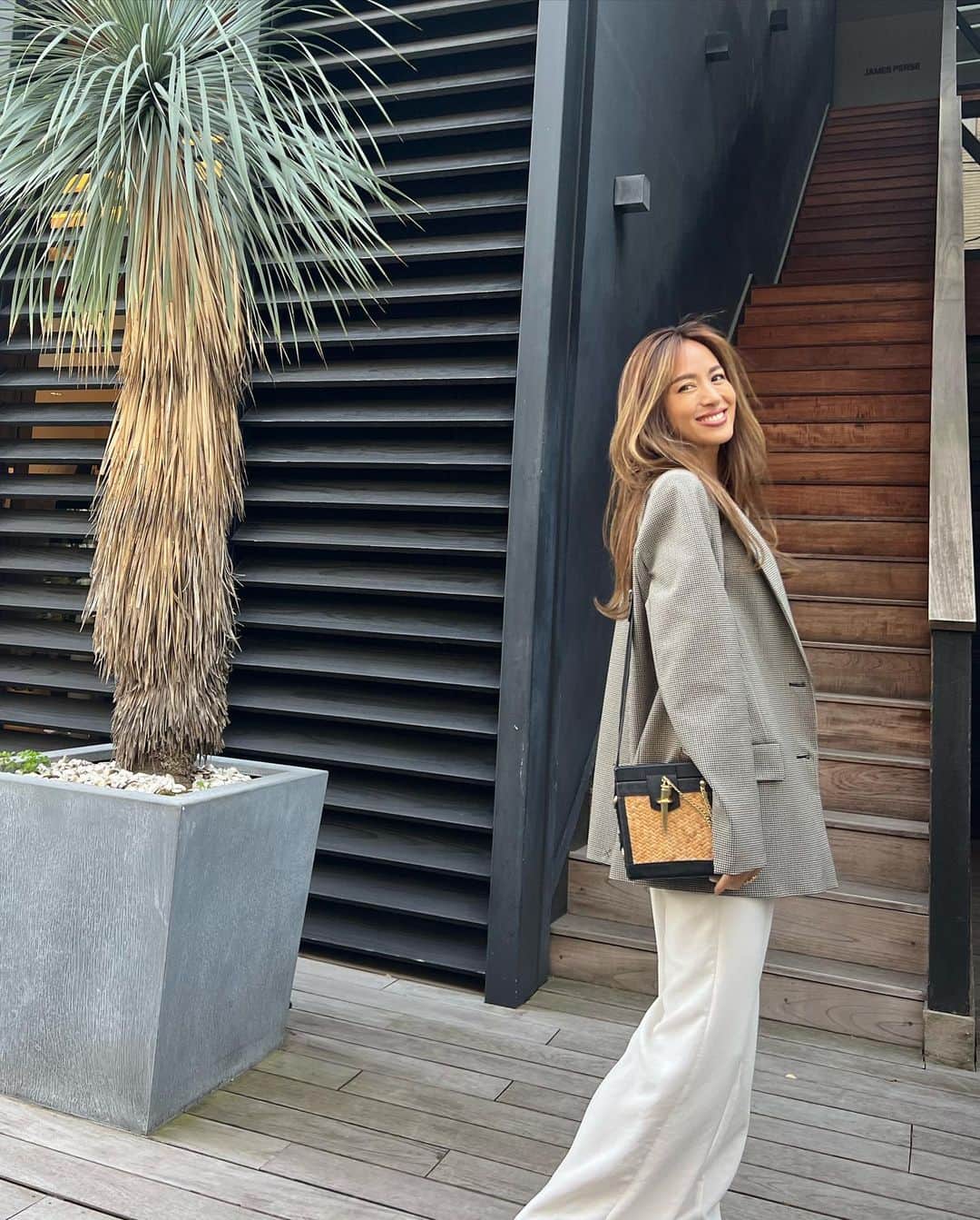 のインスタグラム：「東京ではみなさまに大変お世話になりました🩵 たっくさんの方にお越しいただきだき ステキな『旬な今ハワイ』をご堪能いただけたかと🌺🤭  直接お会いする機会が少ないから、 みんなと会えた時の緊張と幸せ度はマックスでひたすら話しまくり声ガラガラ😝  幸せなひとときはあっとゆーまでした😭 ハワイにかえりますね✨  また続けてイベントできますように🩵  @aloha_style_market  運営スタッフ一同心より皆様に感謝しております🤍  #ハワイ #旅行 #日本 #表参道 #ハワイ展  @allu_official.jp」