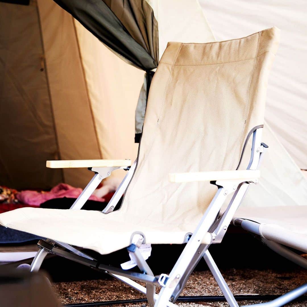 キャンプ情報サイト［ランタン］さんのインスタグラム写真 - (キャンプ情報サイト［ランタン］Instagram)「CAMP SMILE STYLE ／ スノーピークの２ルームテントはくつろぎ空間。 家族みんなでゆったり過ごす ＼ いろんなキャンパーのキャンプスタイルを現地取材と一般キャンパーからの投稿で数多く掲載してます。 . . 詳しくは @lantern.camp webサイトをご覧ください . . #camp #camping #camplife #outdoor #travel #trip #lantern_smile #キャンプ #キャンプ用品 #アウトドア #テント #自然 #旅行 #キャンプ初心者 #キャンプ好きな人と繋がりたい #アウトドア好きな人と繋がりたい #camper #外遊び #キャンプスタイル #かぶとの森テラス #ファミリ－キャンプ #ファミキャン #SnowPeak #スノーピーク #コット #コットハイテンション #フィールドバリスタ #ケトル #2ルームテント」4月19日 18時08分 - lantern.camp