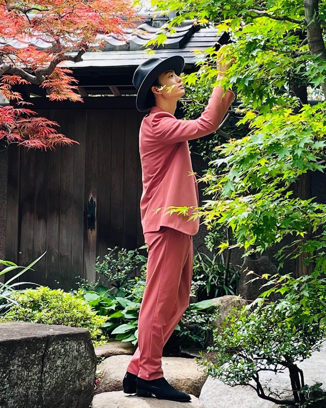 伊藤健太郎さんのインスタグラム写真 - (伊藤健太郎Instagram)「今日は映画静かなるドンの記者発表でした！たくさんの取材陣の方々ありがとうございましたぁ👊  そしていつも素敵な衣装ありがとうございます！  @kazukinagayama_official  kentaro....」4月19日 18時12分 - kentaro_official_