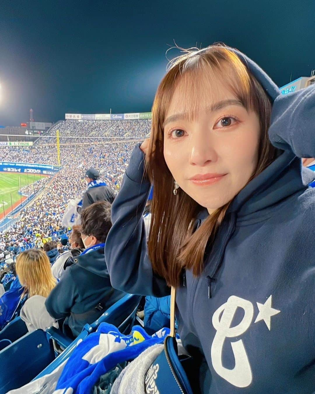 瀬村奈月のインスタグラム：「.【2023シーズン】⚾️🍻🍻 4/4-4/6ハマスタ参戦。 2勝1敗！最高！ 3試合全て違う場所から観戦できて 改めて球場で生で野球を観る面白さに 触れることができました⸜(*˙꒳˙*)⸝ 同じ試合って絶対になくって、 毎試合ドラマがあるからたまらんのよね🥹🥹 大好きな兄さんや tvkの仲間たち、 友達にもたくさん会えて やっぱり横浜って最高って思えた3日間でした✊❤️‍🔥 . #横浜頂戦 #baystars #baystars好きな人と繋がりたい #2023シーズン #横浜スタジアム  #食べるの好きな人と繋がりたい #ビール好きな人と繋がりたい」