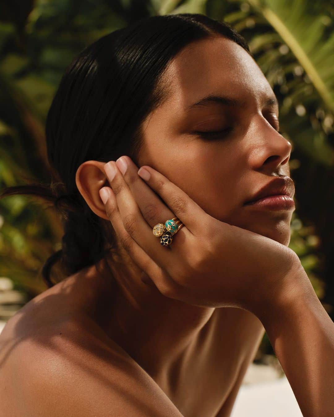 のインスタグラム：「Made to be mixed, matched and stacked, Liberty's brand new Aragon collection is the playful way to add a subtle pop of colour to your outfit   Shop the full collection now via link in bio   #Jewellery #Rings #LibertyLondon」