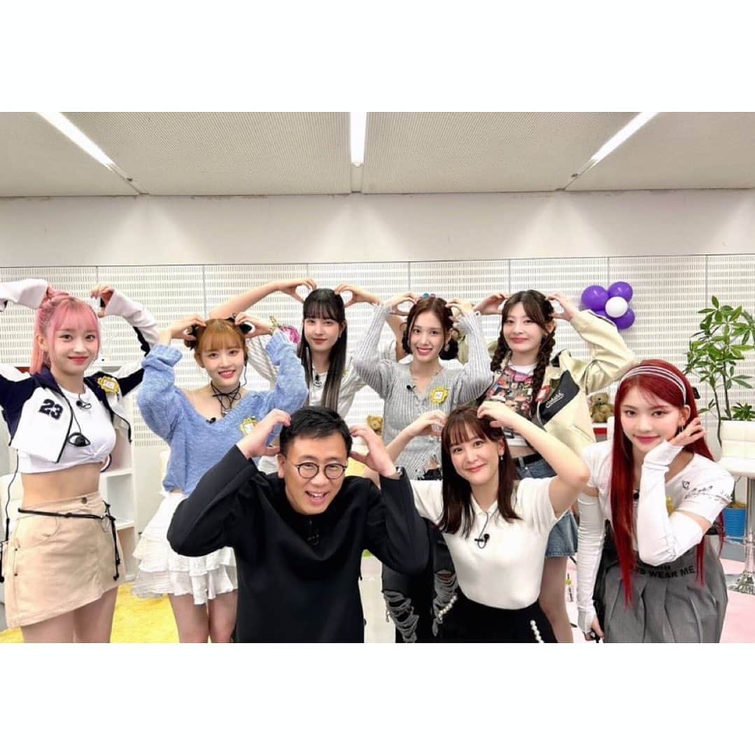 林美桜さんのインスタグラム写真 - (林美桜Instagram)「. 皆様 なんと！！ 動はじK-POP部に #STAYC ちゃんが来てくださいました🥹🧸🫶 これから3週に渡ってSTAYCちゃんの魅力を ウリ古家先生と共にお伝えしていきます🫶 メンバーの皆さんのかわいさ、美しさ、心のあたたかさ、 この世にある言葉では表現しきれないくらい素晴らしかったです。感動致しました🥲✨ 興奮しきってる林が大変見苦しいですが🙂（次は気をつけますね） 是非是非お楽しみください😍🥰  ストーリー、アーカイブから飛んでご覧下さい✨ #스테이씨 #ステイシー #KPOP #古家正亨 さん#林美桜」4月19日 18時17分 - miou0hayashi