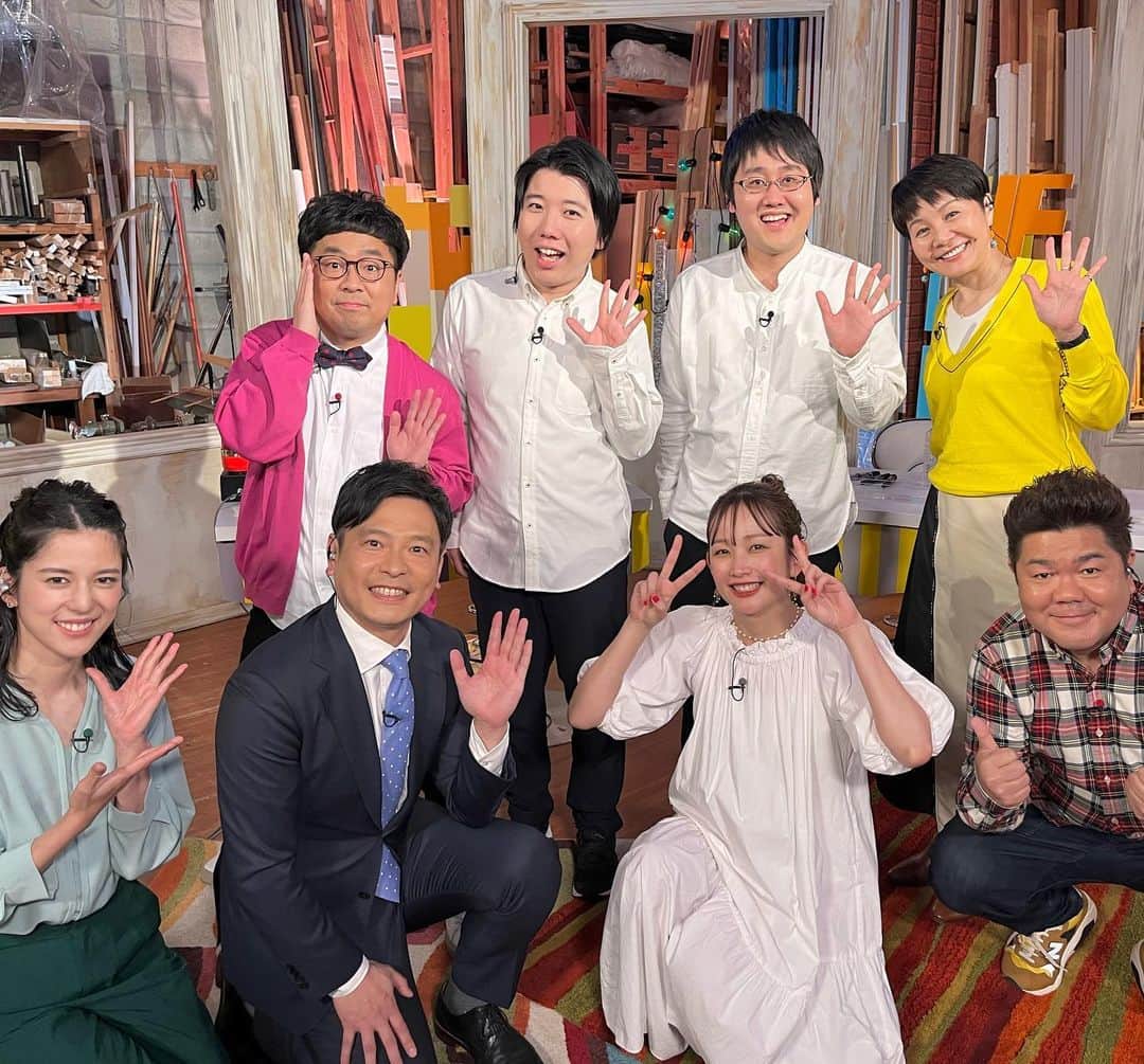 中上真亜子のインスタグラム：「✌️  天才頭脳集団QuizKnockに勝ちたくて😮 福岡の人ならわかる えこひいきなクイズで 闘ってきました🫢 RKB「まじもん！」で今日19時からご覧頂けたら🕺  そして！熊本ではKAB「熊本ラーメン総選挙」が オンエアだよ🍜 やばいラーメンがたくさん出て来ました🤦🏽🔥  エリアがちがいますが それぞれよかったら観てくださーい☺️🫶 #ギリギリ入ったゴリさんの顔😮 #あとヤンキーこわい」